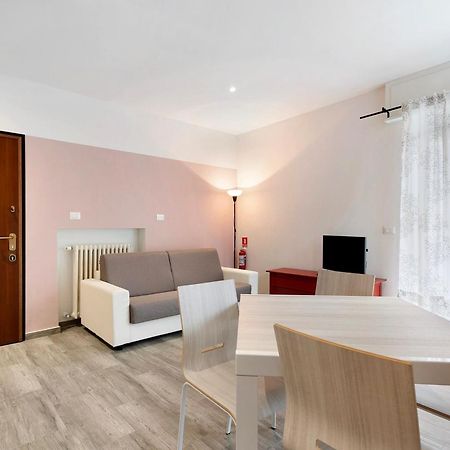 Sweet Home Apartments Peperoncino Arona Buitenkant foto
